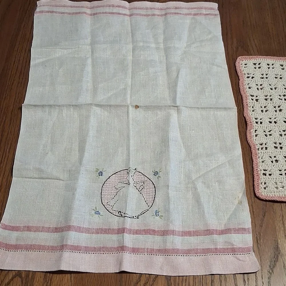 Vintage Embroidered Tea Towel & Crocheted Wash Cloth.‎